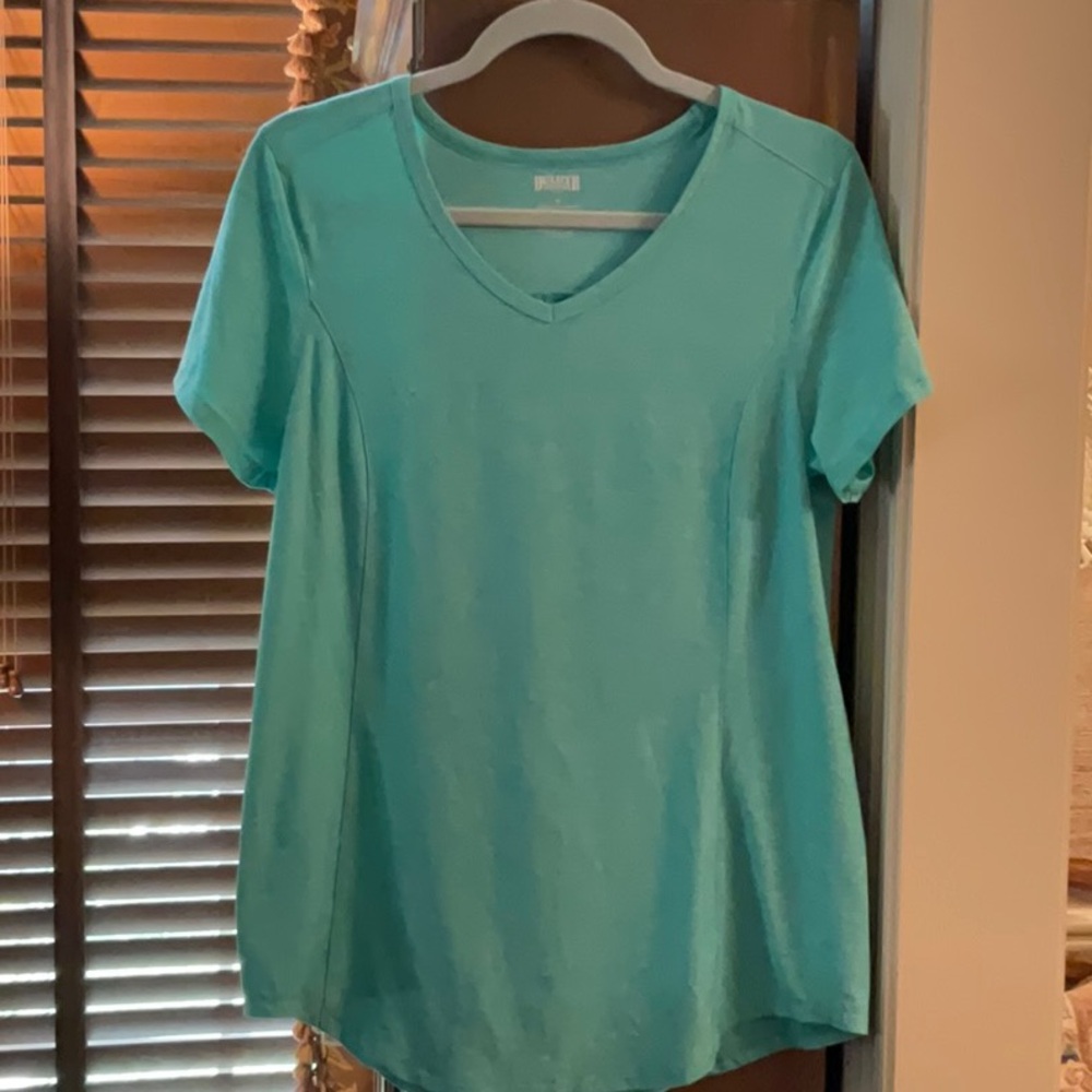 Duluth Trading Co fabulous green and gray Relaxed Short Sleeve T-Shirts.  Mint.